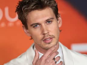 Austin Butler trägt bei der Dune-Premiere weißen Kajal