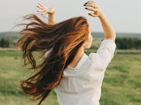 Frau gesunde Haare