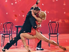 Kathrin Menzinger und Mark Keller tanzen Tango bei "Let's Dance".