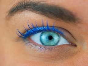 Blaue Mascara