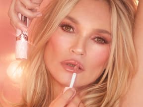 Kate Moss mit Plugasm