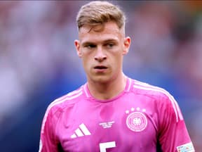 Joshua Kimmich guckt bei EM-Spiel ernst