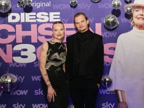 Cheyenne Ochsenknecht und Wilson Gonzalez bei der "Die Ochsenknechts" Premiere nebeneinander