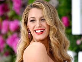 Blake Lively strahlt