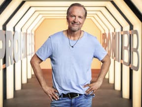 Schauspieler Jochen Horst lächelt bei "Promi Big Brother"