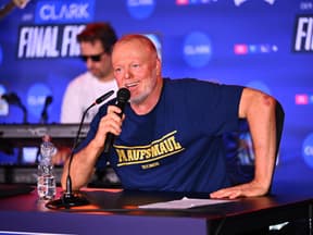 Stefan Raab bei der RTL-Pressekonferenz nach dem Boxkampf