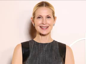 Kelly Rutherford lächelt