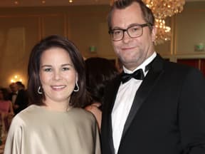 Annalena Baerbock und Ehemann Daniel Holefleisch beim Bundespresseball