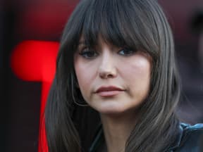 Nina Dobrev schaut traurig