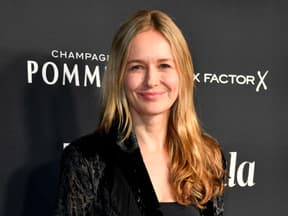 Stefanie Stappenbeck lächelt