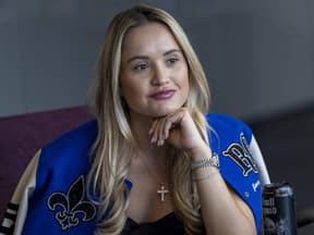 Davina Geiss mit blauer Jacke