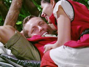 Eva Benetatou lacht mit Patrick Romer