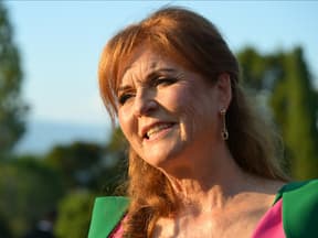 Sarah Ferguson lächelt gequält