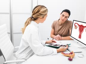 Patientin bei einer Frauenärztin