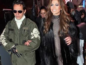 Jedes Jahr findet am New Yorker Times Square eine riesengroße Silvesterparty statt. Dieses Mal mit dabei: Jennifer Lopez, die von ihrem Ehemann Marc Anthony auf die Bühne begleitet wurde