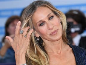 Sarah Jessica Parker guckt bedrückt