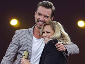 Florian Silbereisen und Helene Fischer kuscheln und lachen