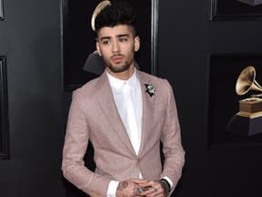 Zayn Malik in rosa Anzug bei den grammys