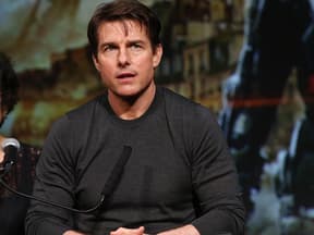 Tom Cruise guckt ernst