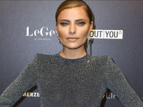 Sophia Thomalla guckt ernst