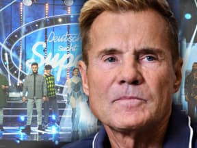 Dieter Bohlen guckt ernst, DSDS-Kandidaten im Hintergrund