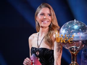 Victoria Swarovski mit dem "Let's Dance"-Pokal