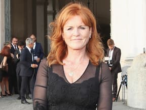 Sarah Ferguson guckt ernst