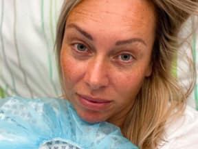 Julia Holz im Krankenhausbett