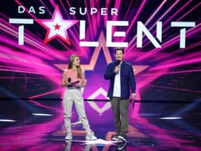 Lola Weippert und Chris Tall auf der "Supertalent"-Bühne