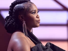 Motsi Mabuse von der Seite, ernster Blick