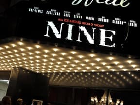 Stars so weit das Auge reicht: Zur Premiere von "Nine" am Dienstag kamen die größten Stars Hollywoods nach New York. Allein die Besetzung des Musical-Films kann sich schon sehen lassen: Neben Judy Dench und Marion Cotillard spielen auch Nicole Kidman, Daniel Day-Lewis und Penelope Cruz mit