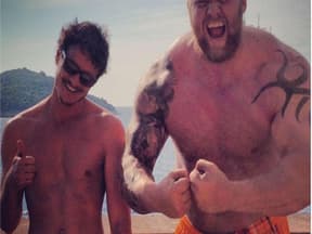 Die "Game of Thrones"-Darsteller privat. Pedro Pascal und Hafþór Júlíus Björnsson (re.)