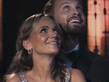 Anna Rossow und Dominik Stuckmann glücklich bei "Der Bachelor"