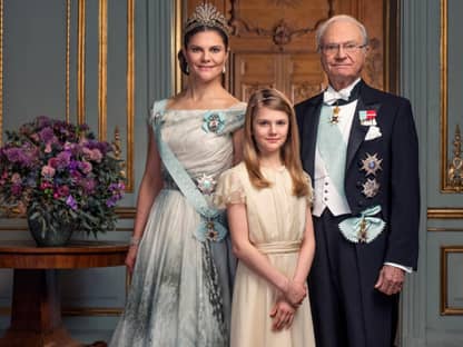 Victoria von Schweden, Estelle von Schweden und König Carl Gustav