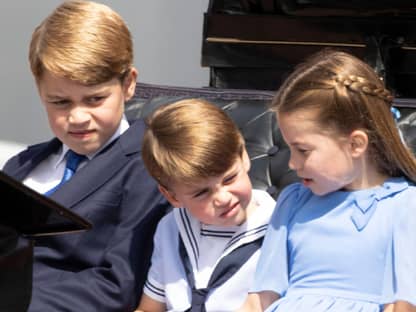 Prinz George, Prinz Louis und Prinzessin Charlotte in einer Kutsche beim 70. Thronjubiläum der Queen