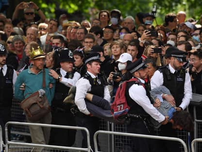 Zwischenfall beim 70. Thronjubiläum der Queen