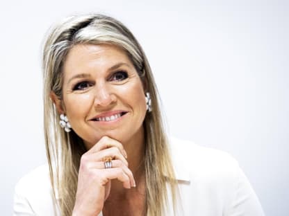 Máxima der Niederlande schaut nachdenklich