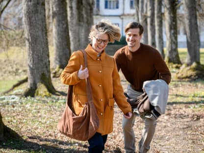 Paul und Josie lachen 