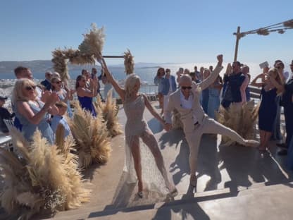 Oksana und Daniel Kolenitchenko bei ihrer zweiten Hochzeit auf Mykonos