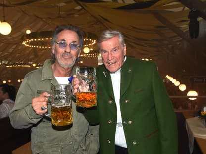 Stars auf dem Münchner Oktoberfest 2022: Hugo Egon Balder & Jochen Busse