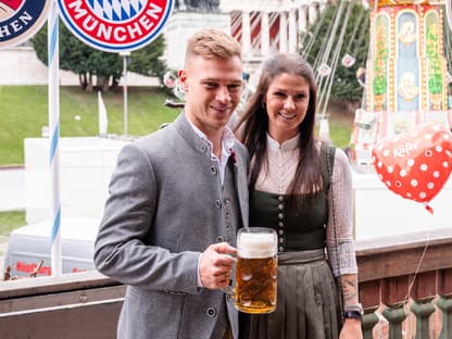 Stars auf dem Münchner Oktoberfest 2022: Joshua Kimmich mit Ehefrau Lina