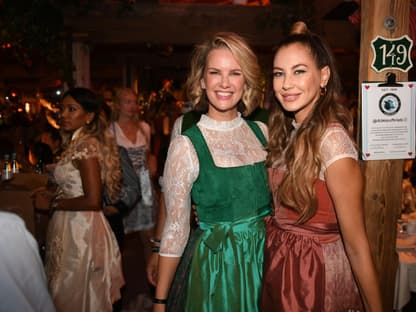 Stars auf dem Münchner Oktoberfest 2022: Monica Ivancan & Alessandra Meyer-Wölden