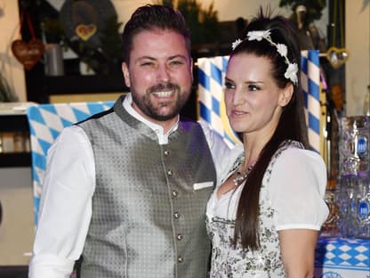 Stars auf dem Münchner Oktoberfest 2022: Felix von Jascheroff und Freundin Alexandra Sophie