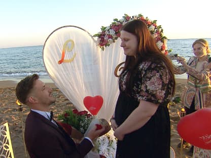 Die Wollnys: Tim macht Lavinia einen romantischen Heiratsantrag am Strand