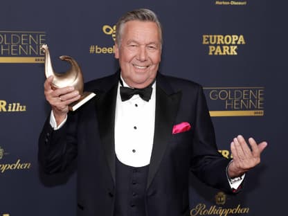 Roland Kaiser mit der "Goldenen Henne" in der Hand