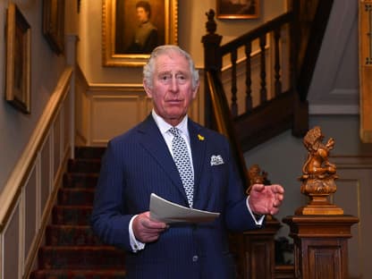 König Charles III. in der Weihnachtszeit im Clarence House