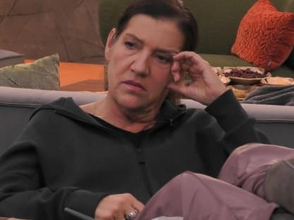 Katy Karrenbauer guckt bei "Promi Big Brother" nachdenklich