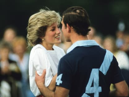 Prinzessin Diana und König Charles glücklich beim Polo