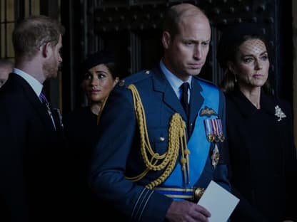 Prinz Harry, Herzogin Meghan, Prinz William und Prinzessin Kate bei der Beerdigung von Queen Elizabeth II..