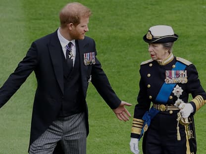 Prinz Harry und Prinzessin Anne streiten bei der Beerdigung von Queen Elizabeth II..